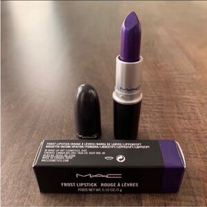 MAC Cosmetics Model Behaviour Lipstick 321  Deep Purple Frost